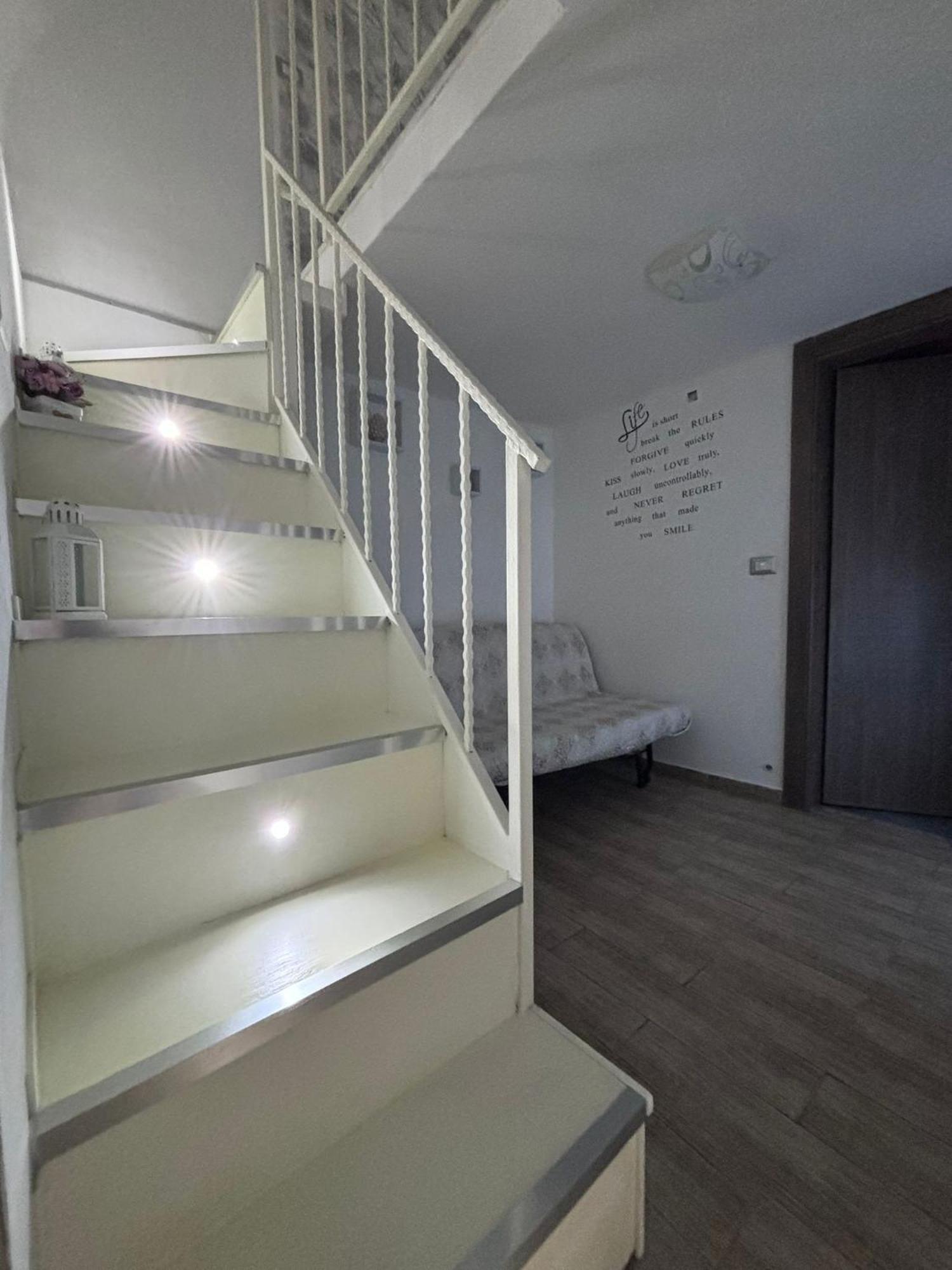 Appartement La Casa Di Zia Raf à Naples Extérieur photo