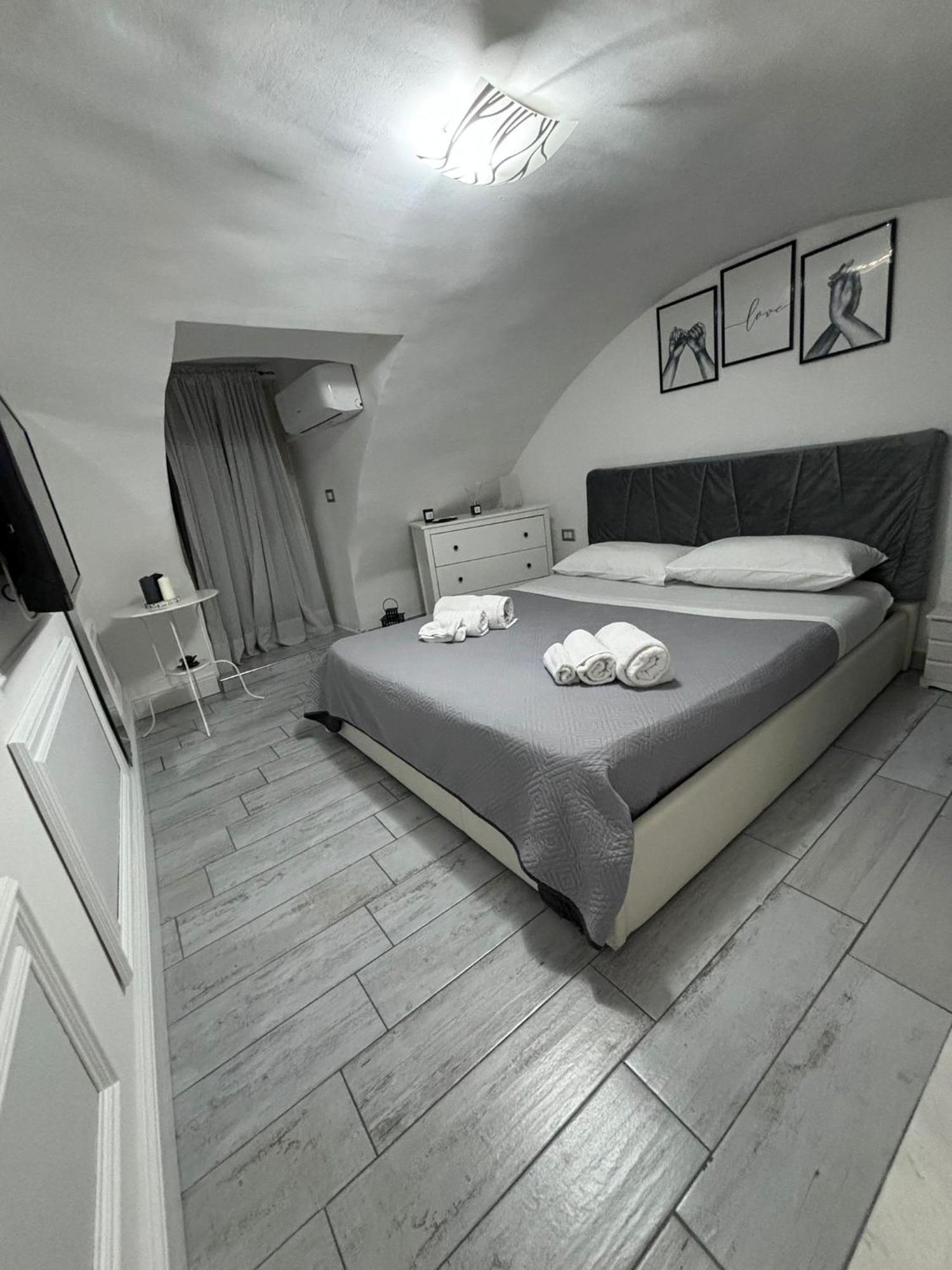 Appartement La Casa Di Zia Raf à Naples Extérieur photo